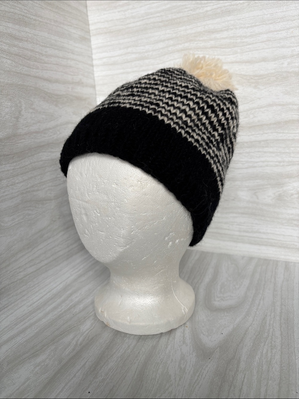 NWT Fair TRADE snow top beanie - black and white - Picture 2 of 9